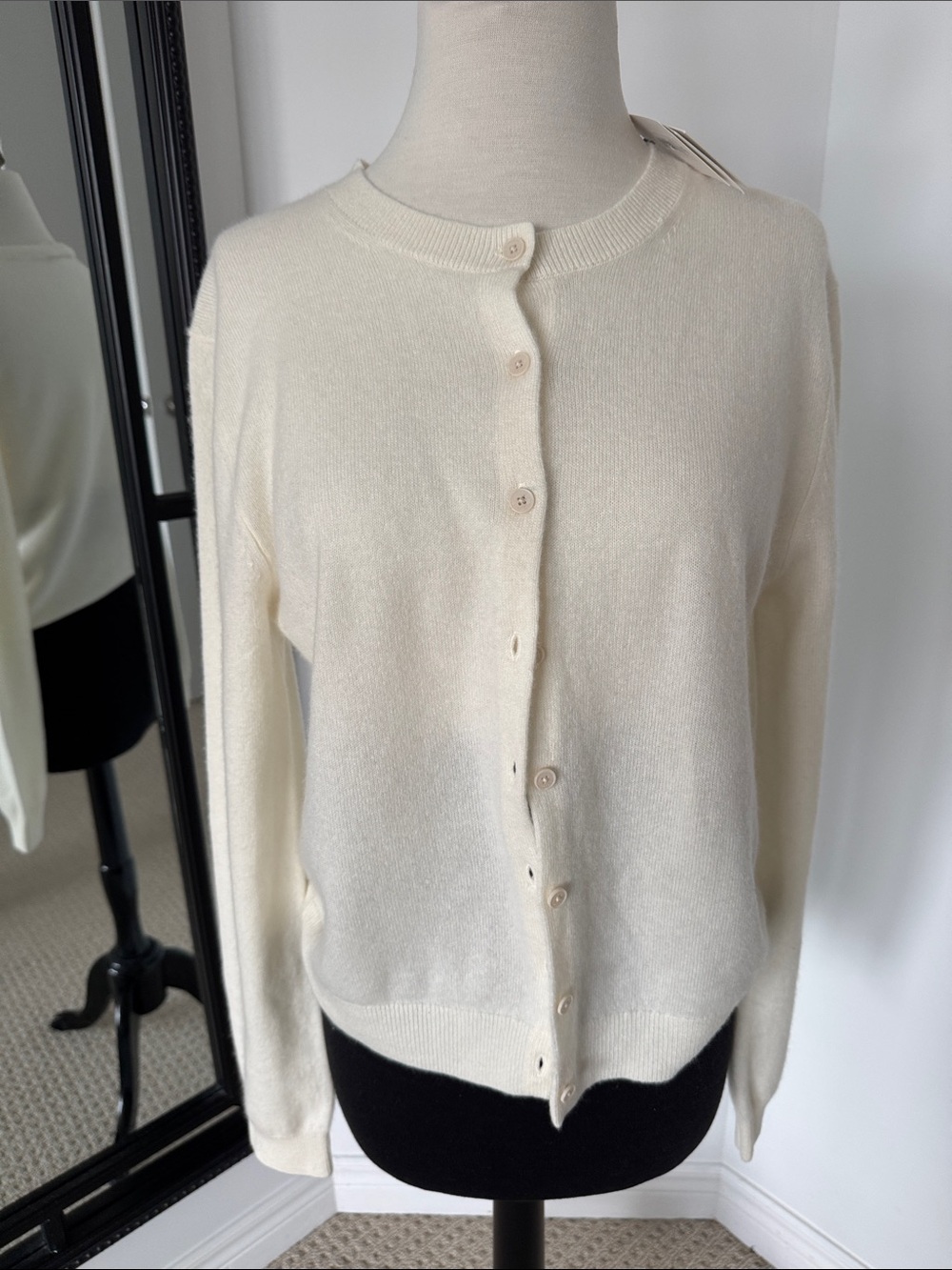 Aritzia Bare Cream Button-Front Cashmere sweaters nwt size medium
